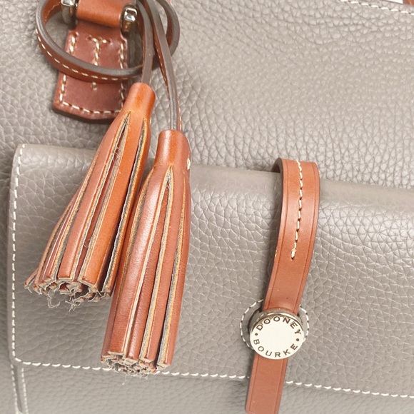 💥 Dooney & Bourke Shoulder Bag 💥 - Picture 3 of 11